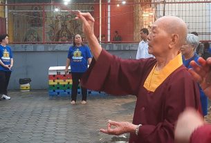 Vihara Vajra Vijaya Citta Samarinda gelar Api Homa dan bakti sosial