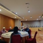 AKRAB. Suasana hangat terjalin manajemen Perumdam Tirta Kencana dengan awak media saat berbuka puasa bersama di Hotel Five.